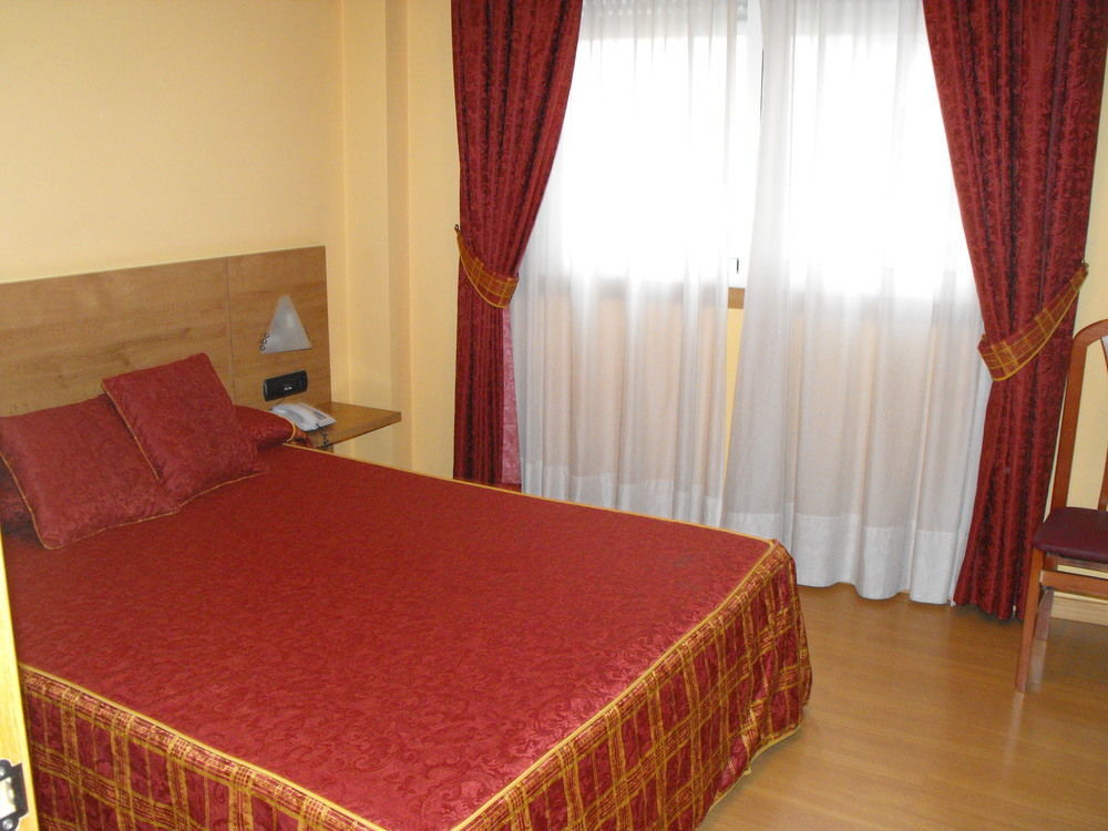 Hotel Restaurante Pontinas Lalín Екстериор снимка